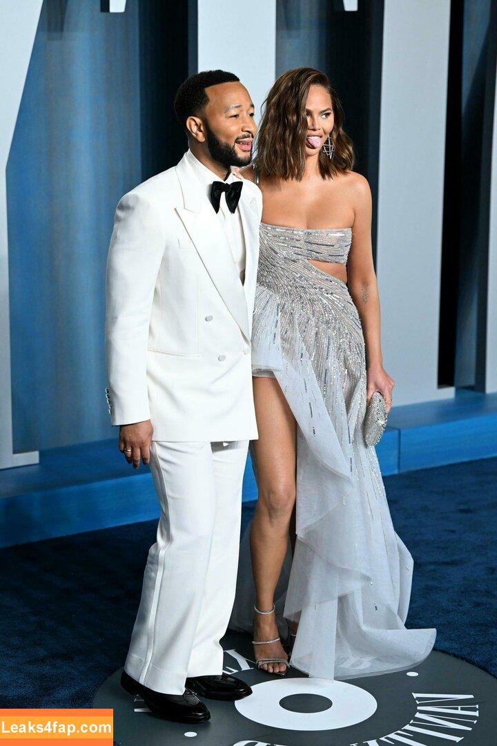 Chrissy Teigen / ChrissyTeigen слитое фото фото #0272