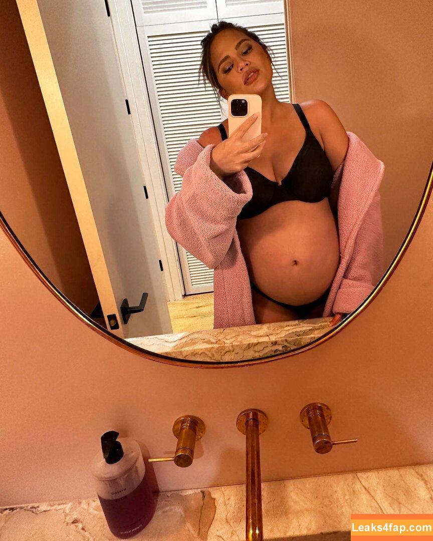 Chrissy Teigen / ChrissyTeigen leaked photo photo #0280