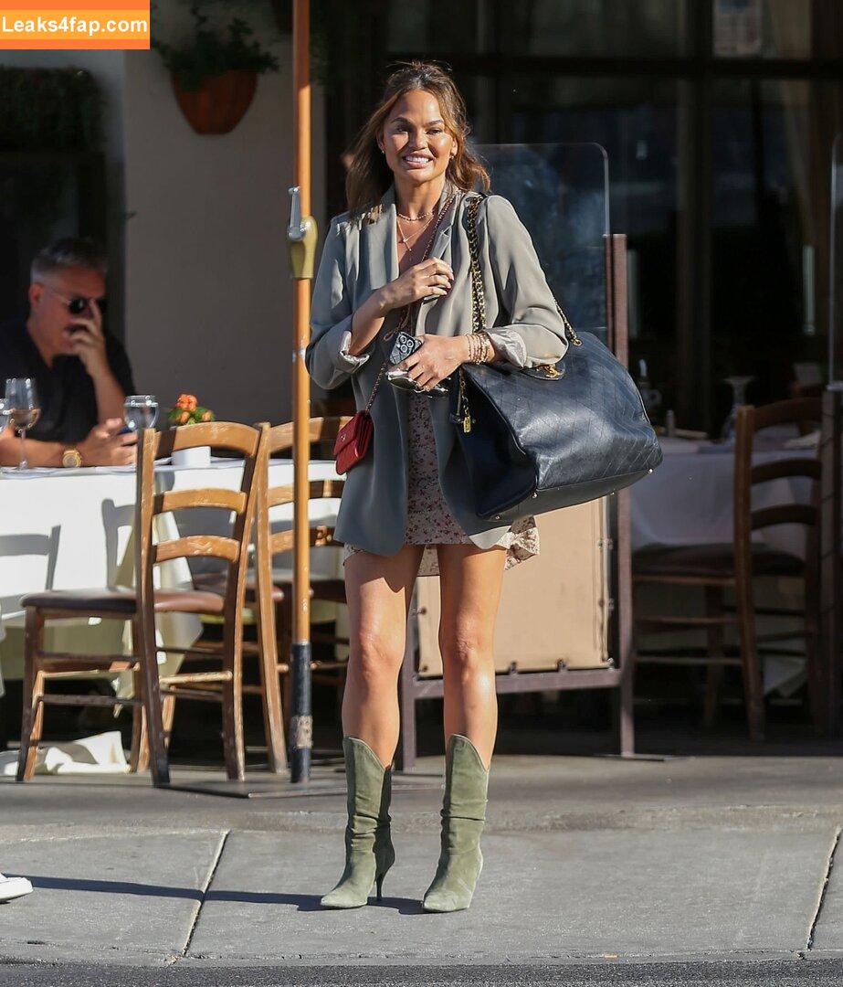 Chrissy Teigen / ChrissyTeigen leaked photo photo #0301