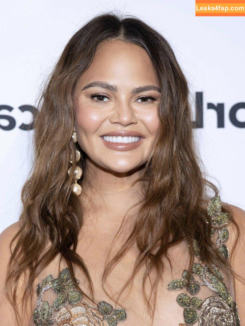 Chrissy Teigen / ChrissyTeigen leaked photo photo #0385