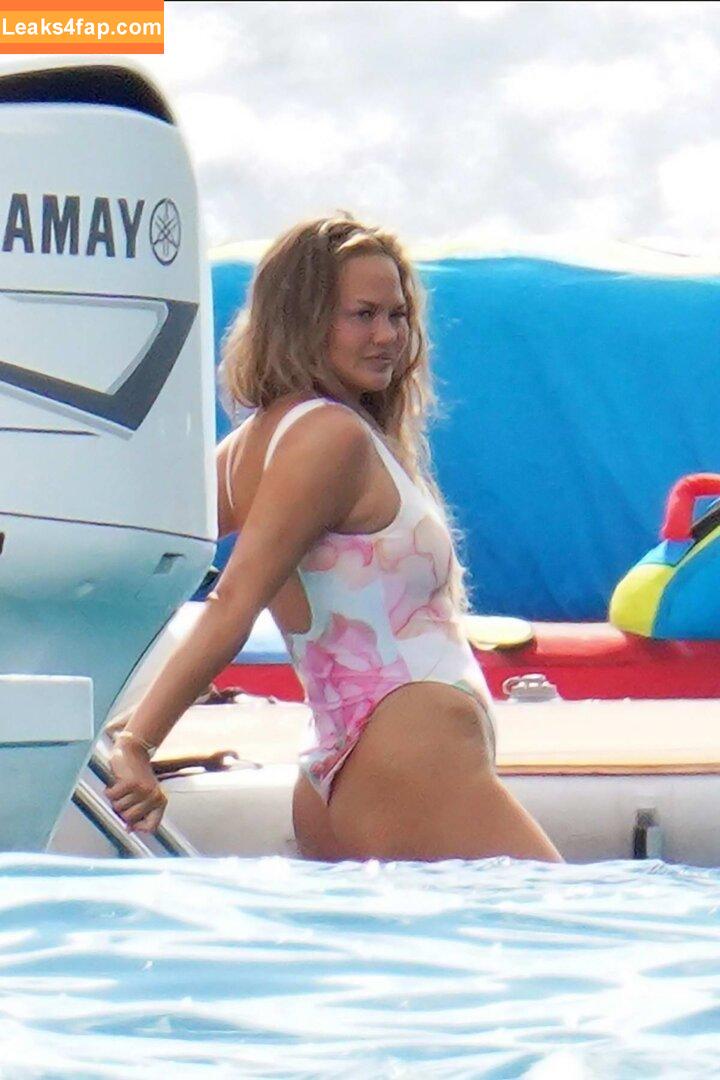 Chrissy Teigen / ChrissyTeigen leaked photo photo #0499