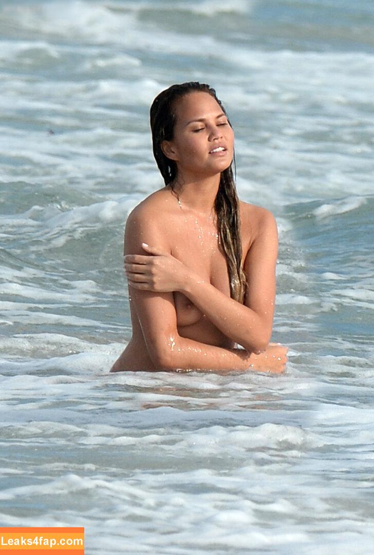 Chrissy Teigen / ChrissyTeigen leaked photo photo #0554