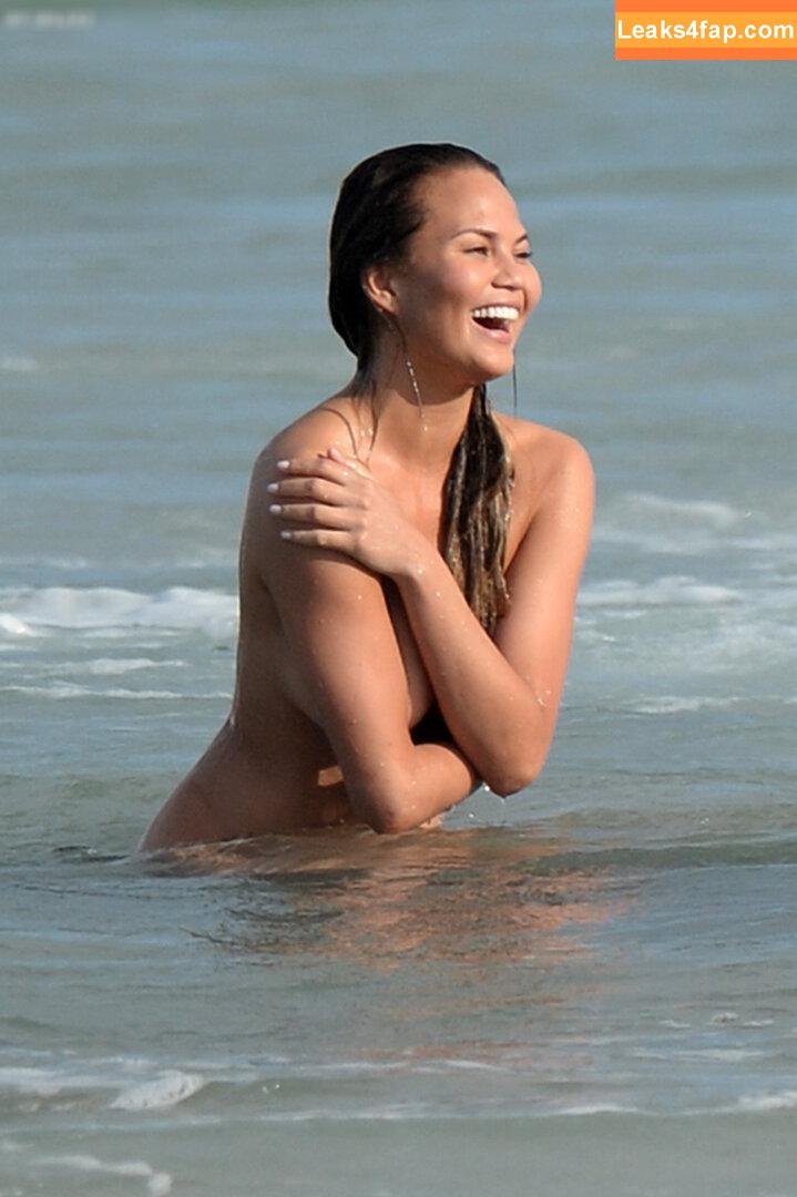 Chrissy Teigen / ChrissyTeigen leaked photo photo #0555