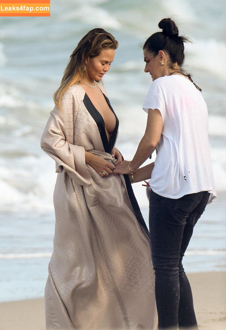 Chrissy Teigen / ChrissyTeigen leaked photo photo #0557