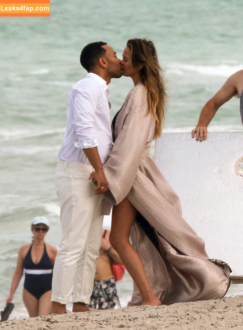 Chrissy Teigen / ChrissyTeigen leaked photo photo #0565