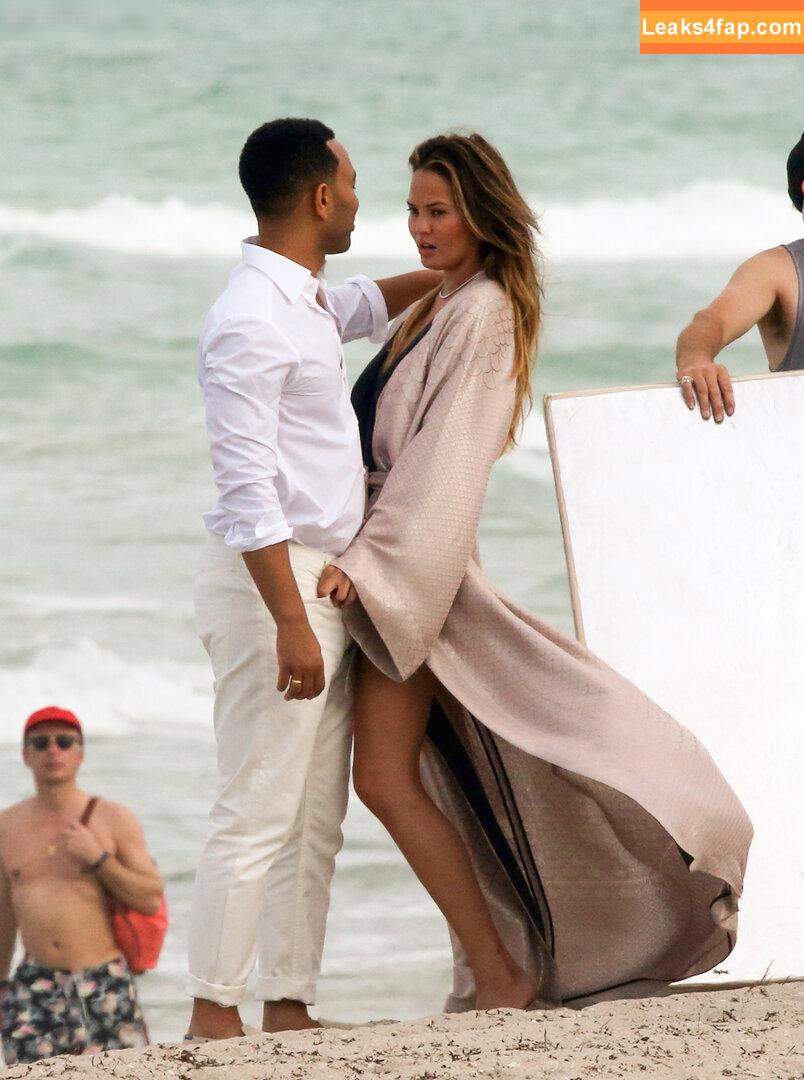 Chrissy Teigen / ChrissyTeigen leaked photo photo #0566