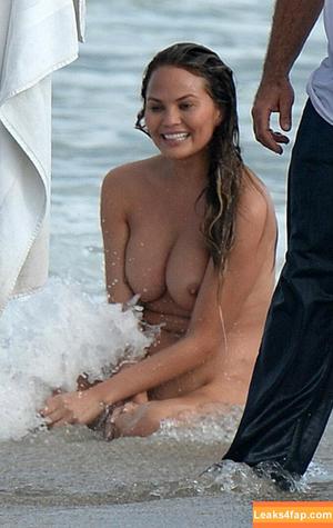Chrissy Teigen фото #0012