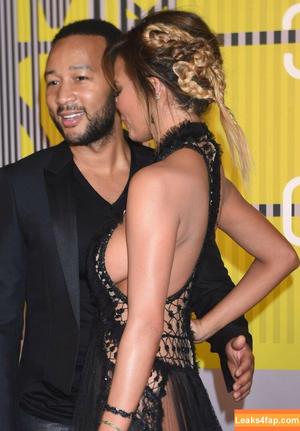 Chrissy Teigen фото #0015