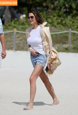 Chrissy Teigen фото #0019