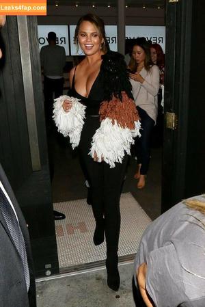 Chrissy Teigen фото #0021