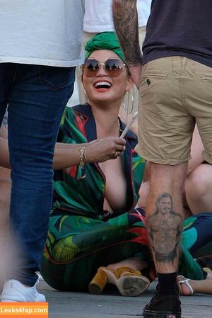 Chrissy Teigen фото #0027