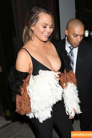 Chrissy Teigen фото #0032