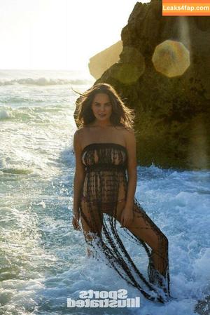 Chrissy Teigen фото #0058