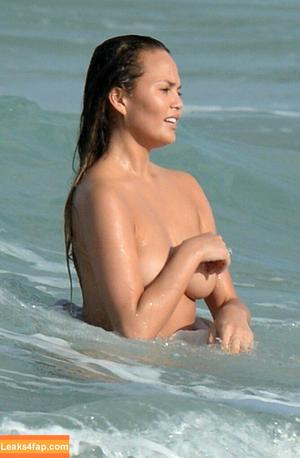 Chrissy Teigen фото #0122