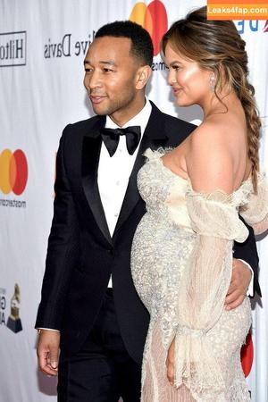 Chrissy Teigen фото #0165