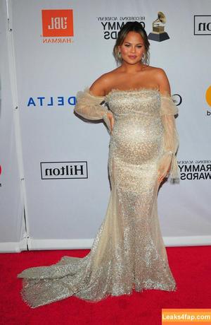 Chrissy Teigen фото #0200