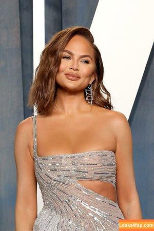 Chrissy Teigen фото #0230