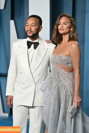 Chrissy Teigen фото #0235