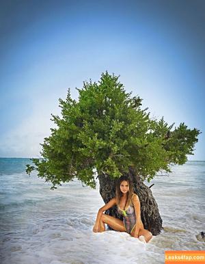 Chrissy Teigen фото #0277