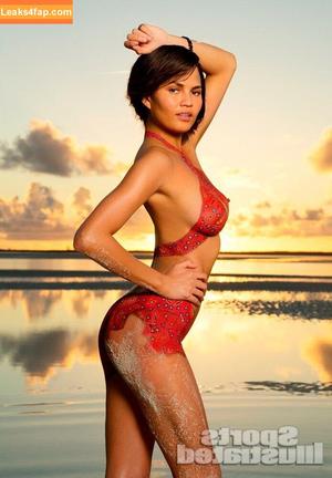Chrissy Teigen photo #0348