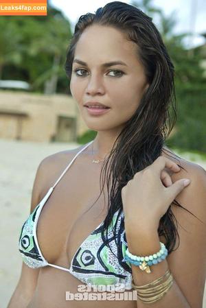 Chrissy Teigen photo #0357