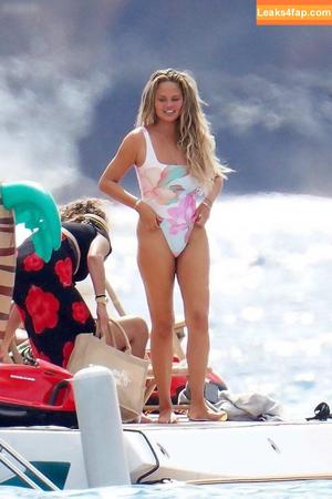 Chrissy Teigen photo #0497