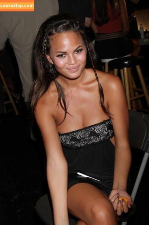 Chrissy Teigen photo #0704