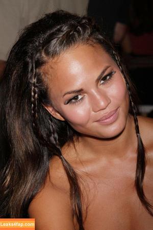 Chrissy Teigen photo #0706