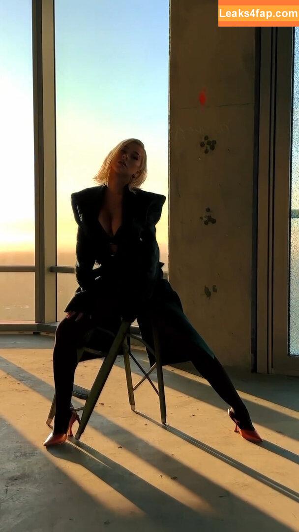 Christina Aguilera / XTINA / christinaaguilera слитое фото фото #0964