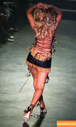 Christina Aguilera фото #0450