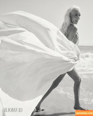 Christina Aguilera photo #1700