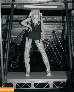 Christina Aguilera photo #2001