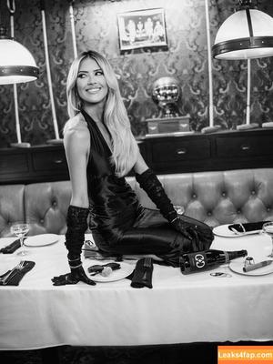 Christina Hall photo #0083