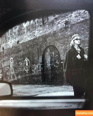 Christina Hendricks photo #0007