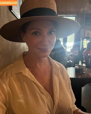 Christina Hendricks photo #0391