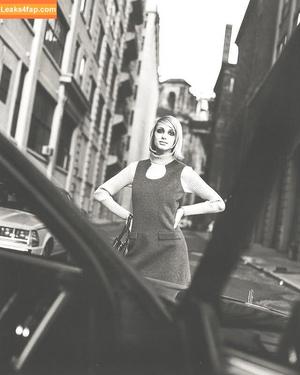 Christina Hendricks photo #1847