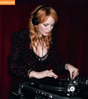 Christina Hendricks photo #1860