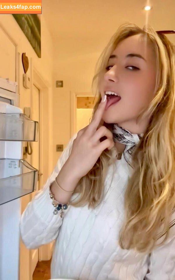 Christina.jolie.webb leaked photo photo #0002