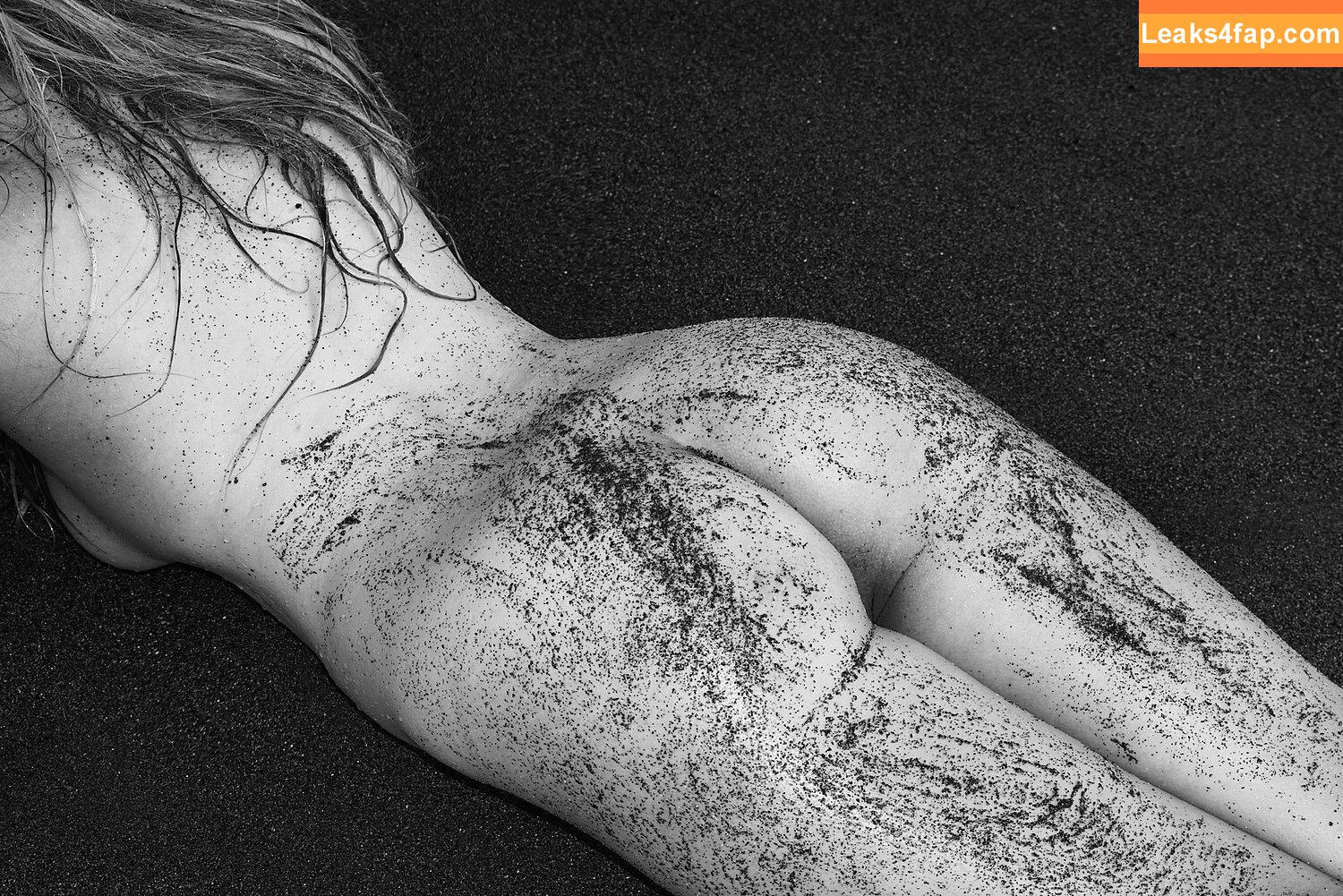Christina Noélle / Christina Noelle / christinakaden leaked photo photo #0016