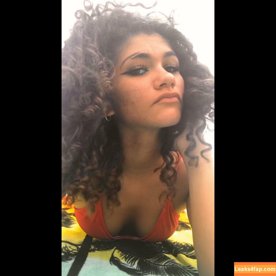 ciggybae / Zendaya lookalike / gypsybaehere / homeskilla_whitnit leaked photo photo #0024