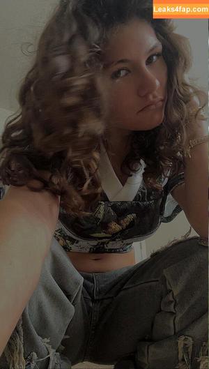 ciggybae photo #0078