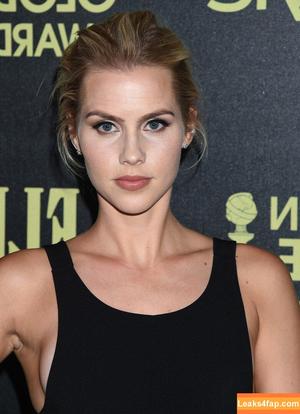 Claire Holt photo #0041