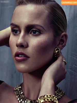 Claire Holt photo #0078