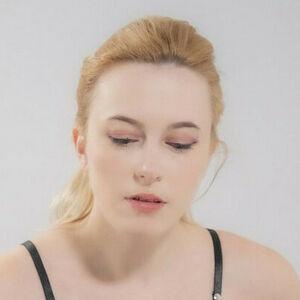 Claire Max photo #0007