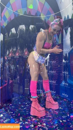Claire Max photo #0078