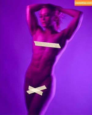 Claire Max photo #0093