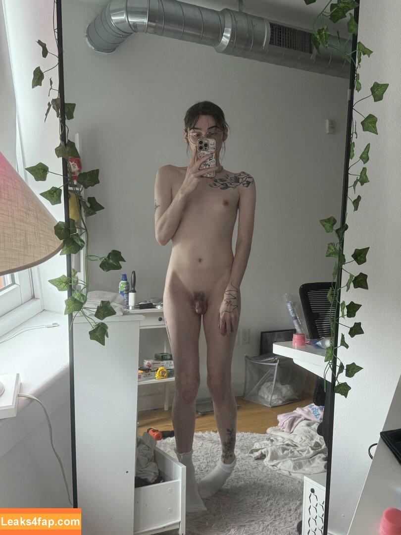 Claire Tennebrarum / FlammableOil / SymetricalGay / dick_run_claire leaked photo photo #0088