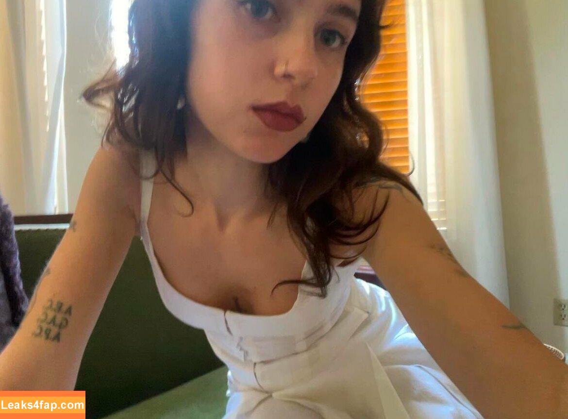 Clairo / Claire Cottrill leaked photo photo #0102