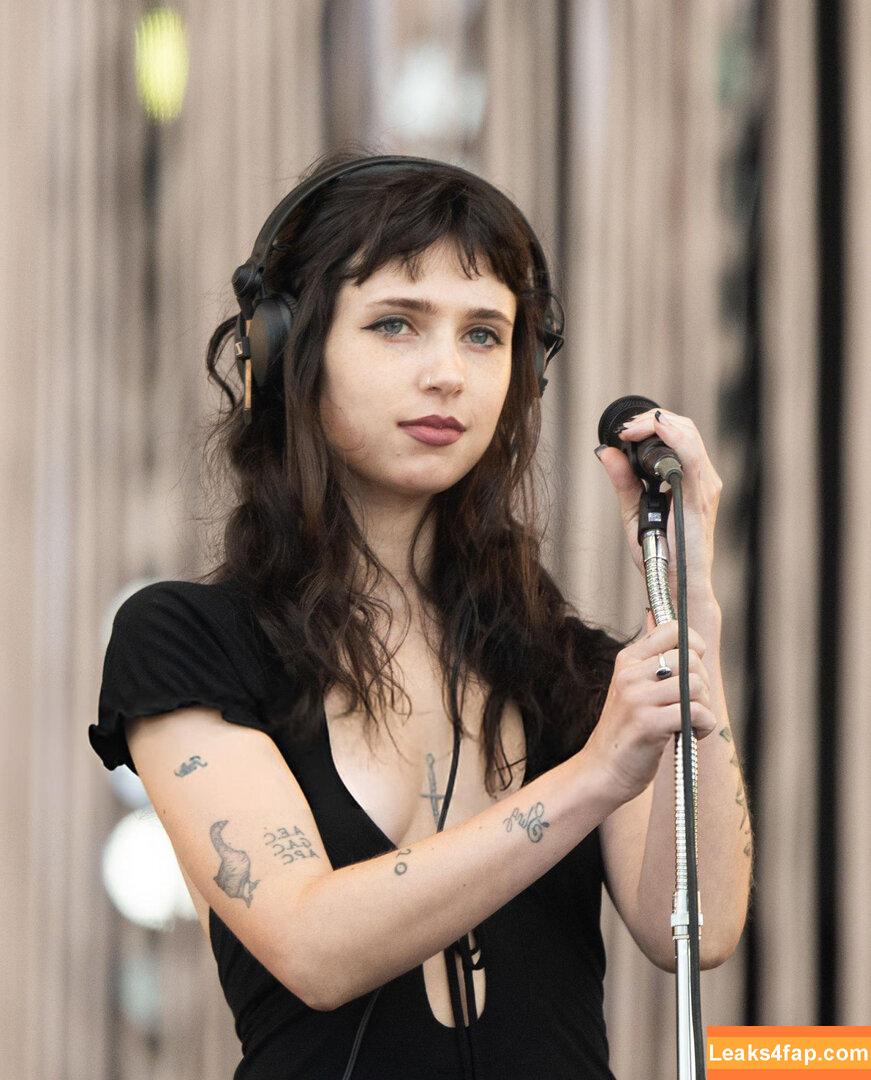 Clairo / Claire Cottrill leaked photo photo #0172