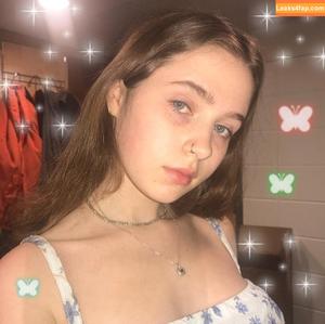 Clairo photo #0041